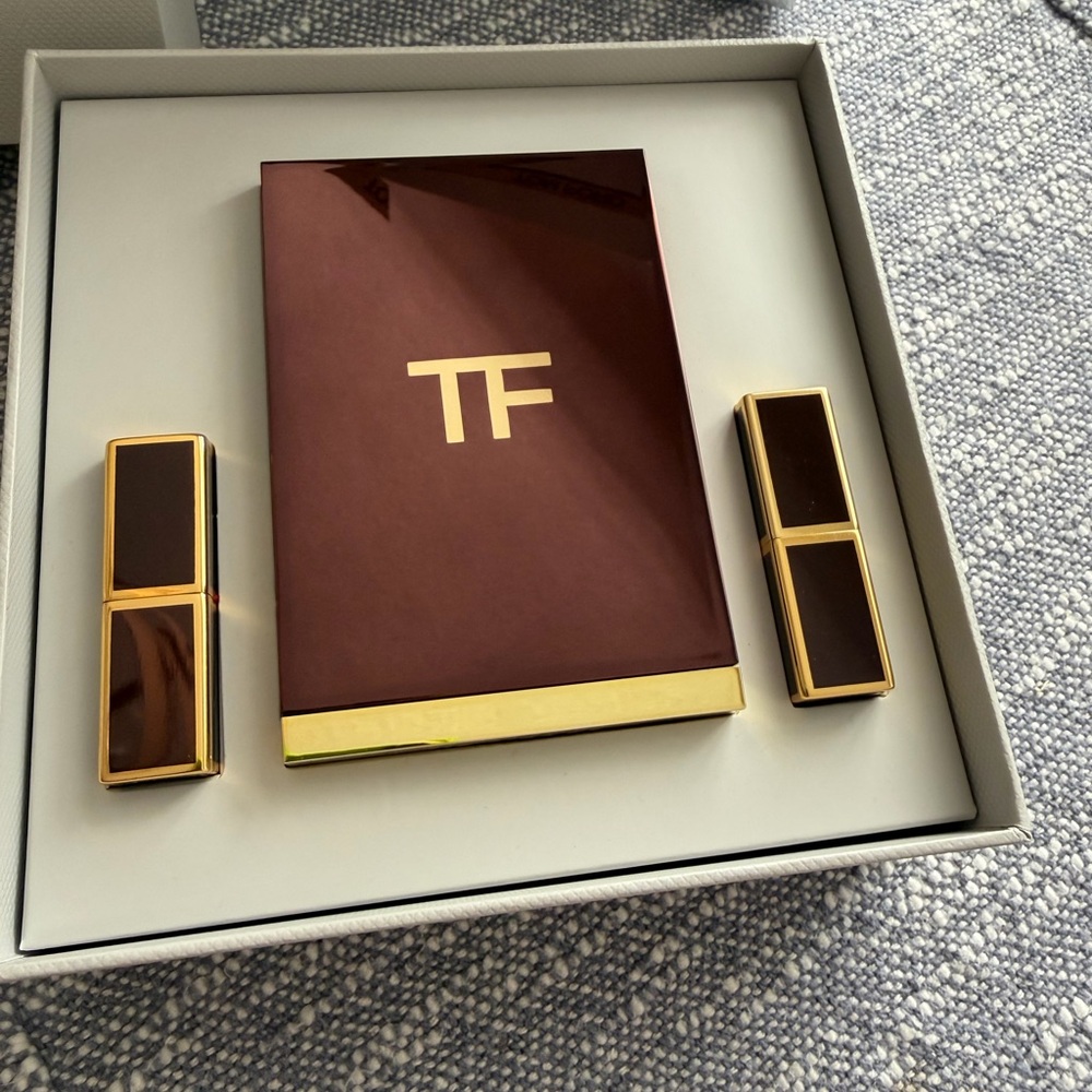 Tom Ford Lipstick and Eyeshadow Set - Deep Red and Warm Brown - Picture 14 of 16